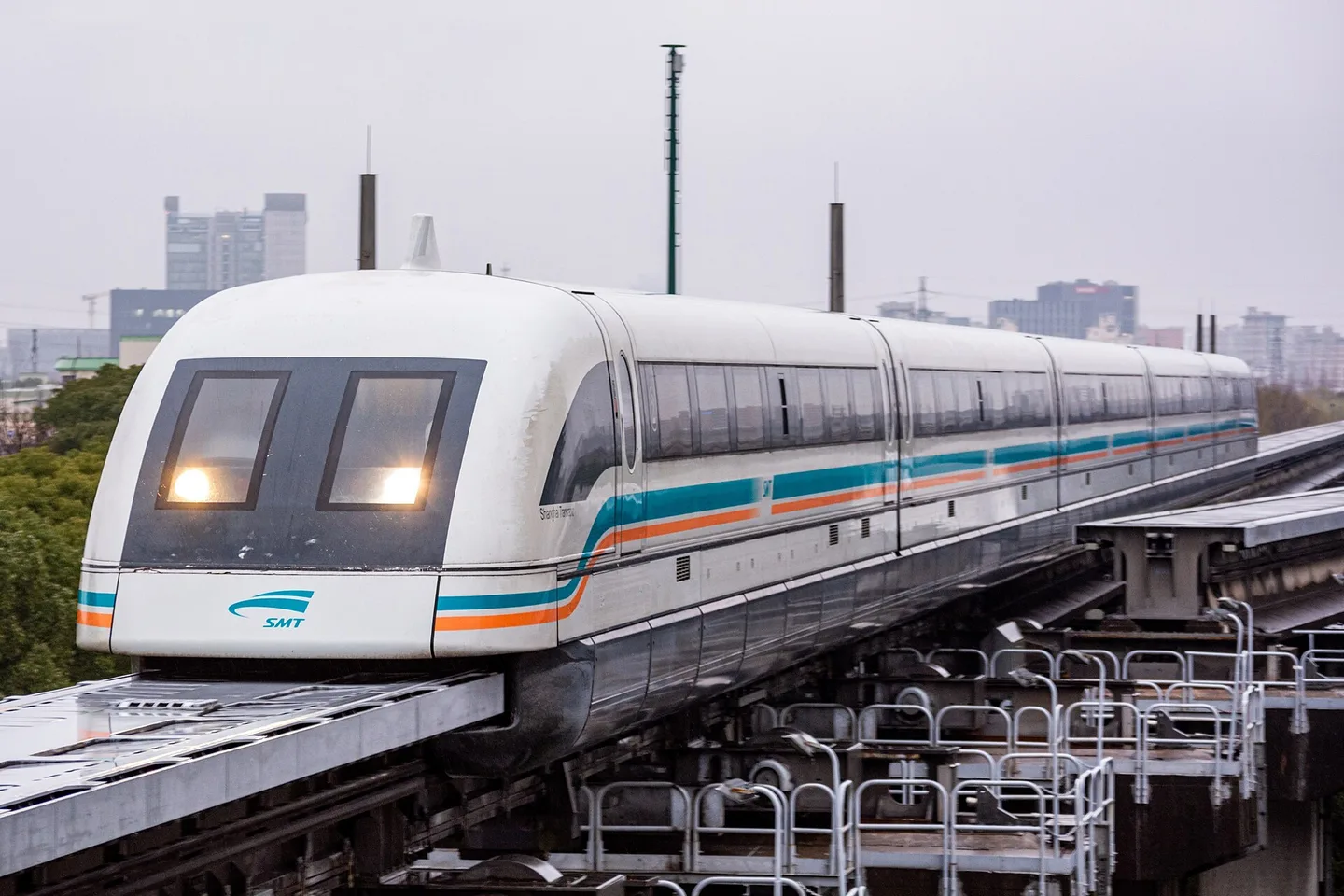 Shanghai Maglev train arriving at Longyang Road station