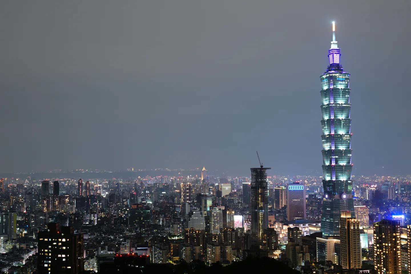 샹산(코끼리산)에서 바라본 타이베이 101 야경 — '101이 담긴 스카이라인 샷'은 여기서 찍는다 — 사진: 4300streetcar (CC BY 4.0)