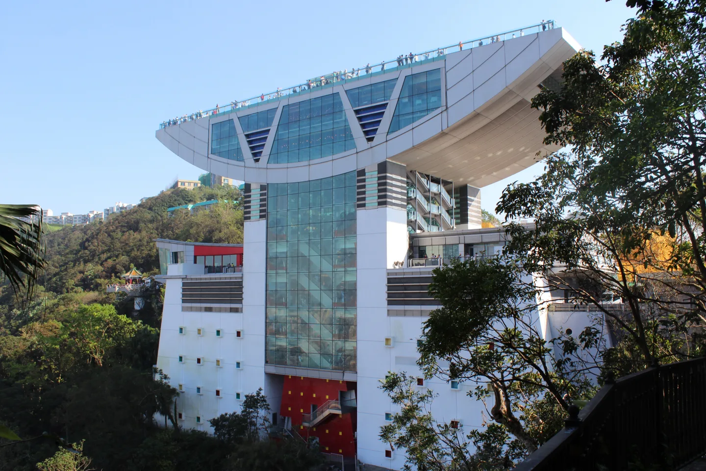 The Peak Tower, with the open-air Sky Terrace 428 viewing deck on its roof — Photo: Milkomède (CC BY-SA 4.0)