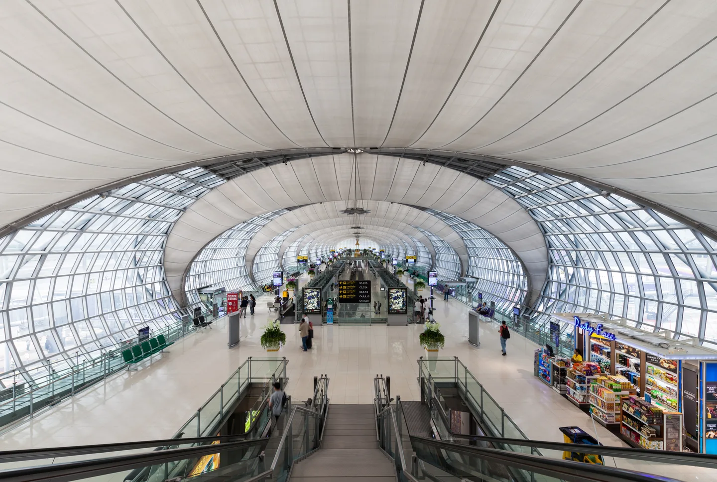 Inside Suvarnabhumi Airport's terminal concourse — follow the signs down to B1 for the Airport Rail Link — Photo: Supanut Arunoprayote (CC BY 4.0)