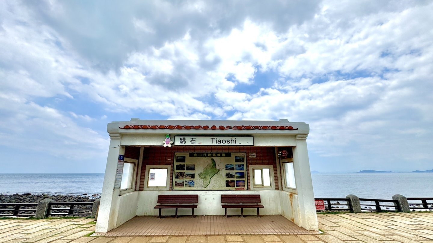 Yehliu & Jiufen & Shifen Day Tour (Optional Tiaoshi Coast)